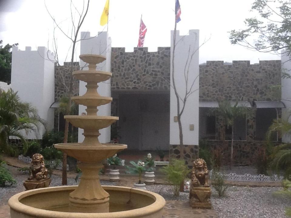 Thai Castle Resort Ban Thap Sila Buitenkant foto